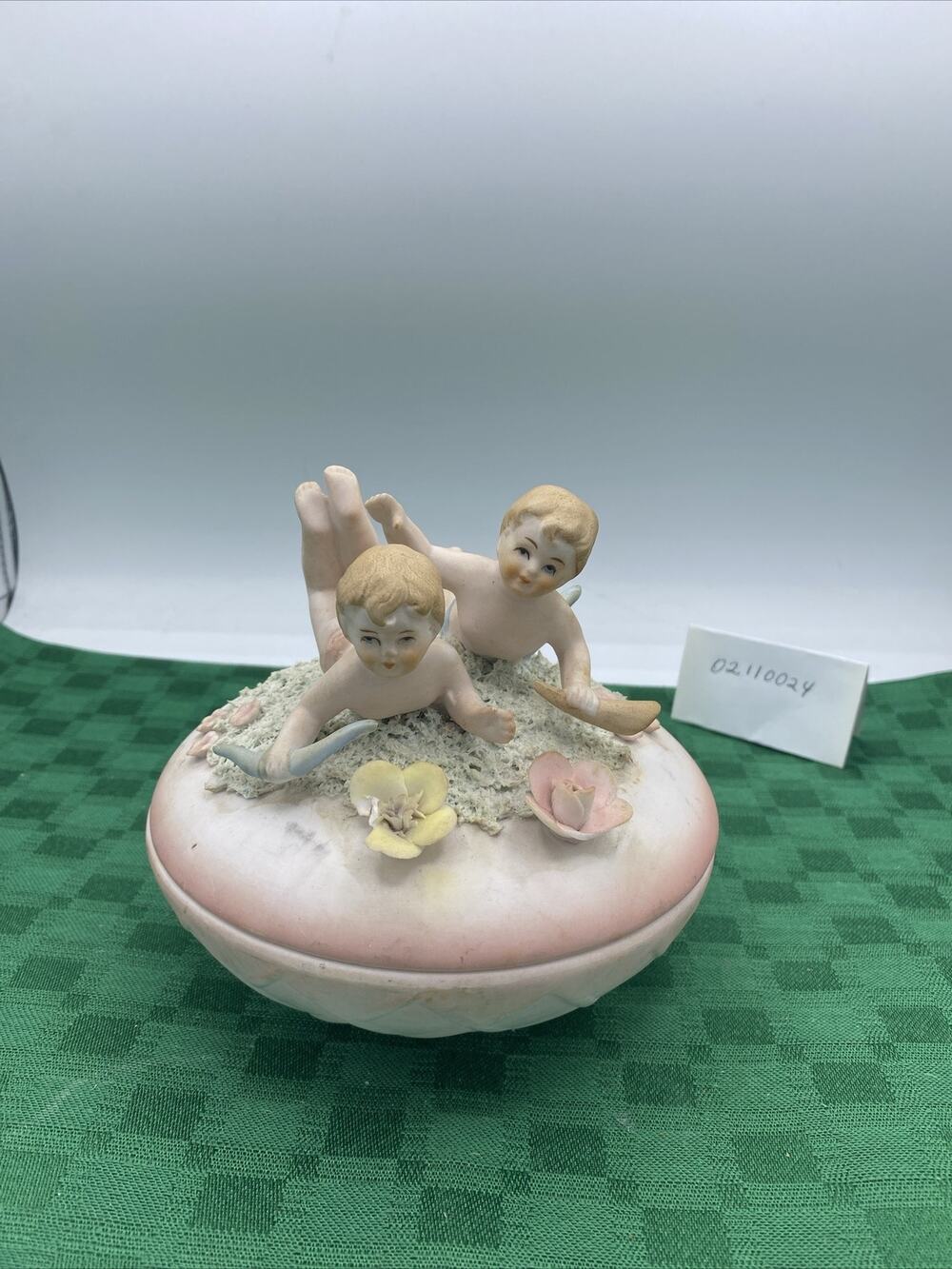 Vintage ARDCO Figural CHERUB Angel Cupid Ceramic Dresser POWDER JAR Japan